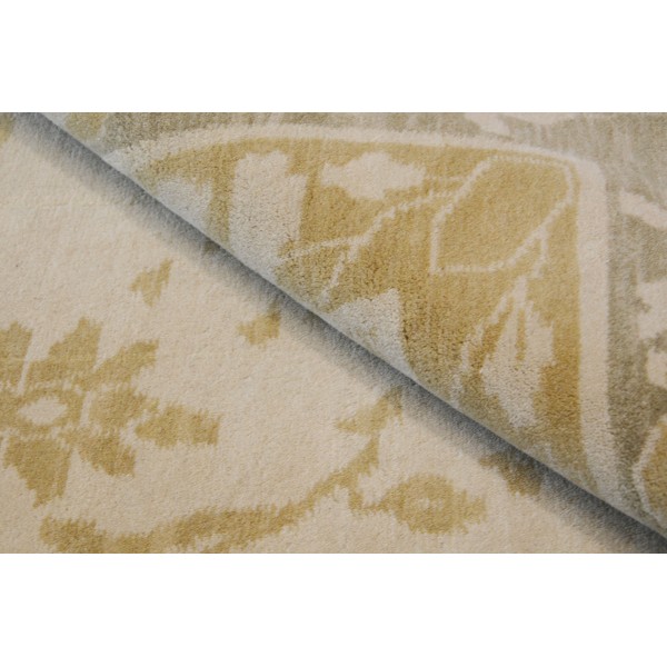 Agra Rug, Classic Design. 3,75 x 2,75 m