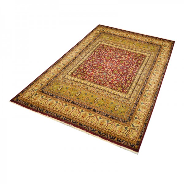 Saraug rug. Classic Persian Design....