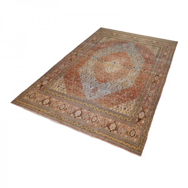 Persian Wool Rug. Classic Tabriz...